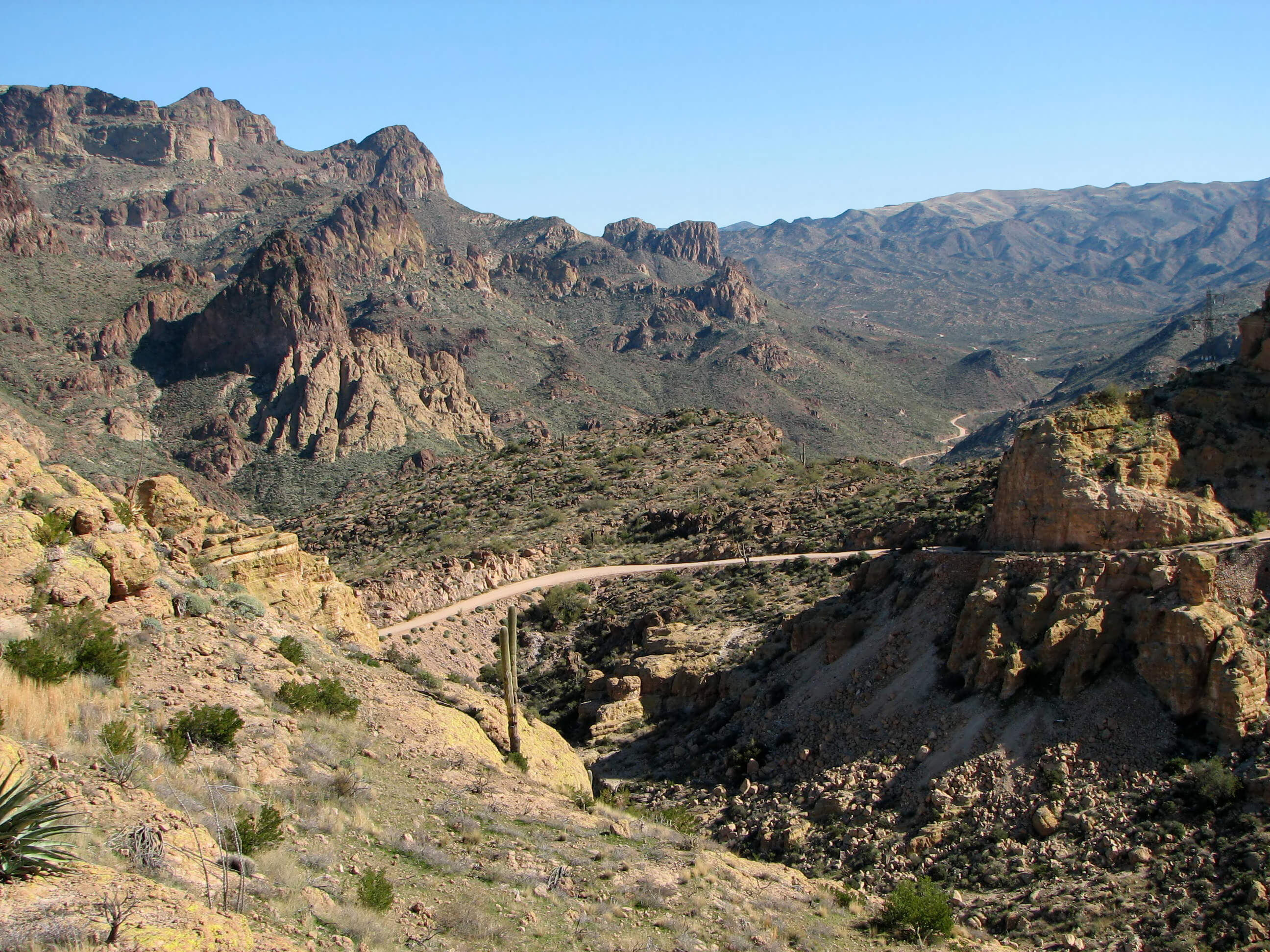 A long-distance shot of the Apache Trail, showing the high cliffs and sheer drops the road runs along.